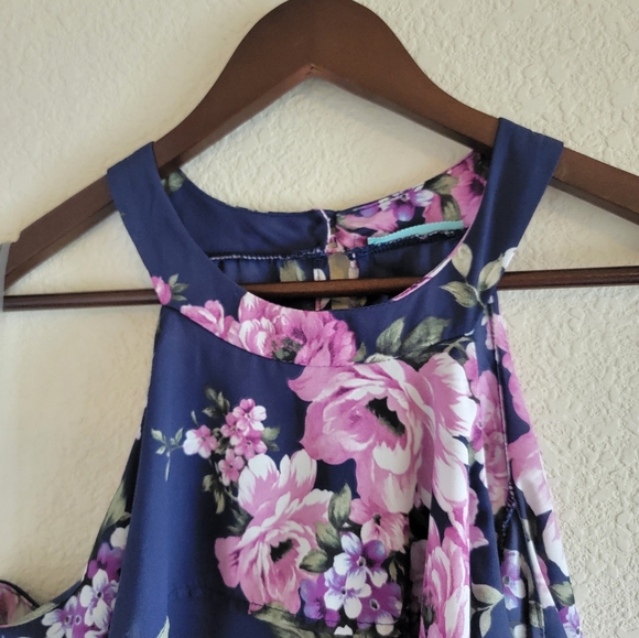 Cold shoulder floral top - Picture 4 of 11